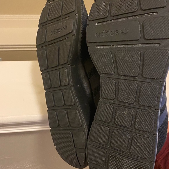 Adidas - Picture 3 of 4